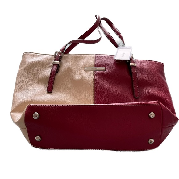 SOLD NWT Nine West red/tan strappy leathery purse w/pockets & adjustable straps. - Picture 7 of 10